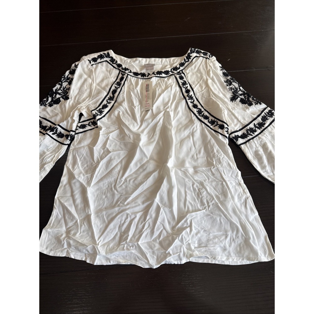 NWT Chico's Women's White Novelty Popover Contrast Embroidery Size 0P